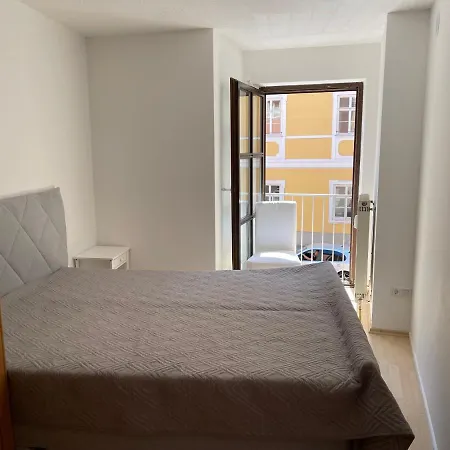 Helle Zwei-zimmer-stadt-wohnung Am Bismarkplatz Mit Tiefgarage *