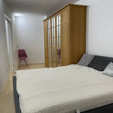 Helle Zwei-zimmer-stadt-wohnung Am Bismarkplatz Mit Tiefgarage Appartamento Landshut